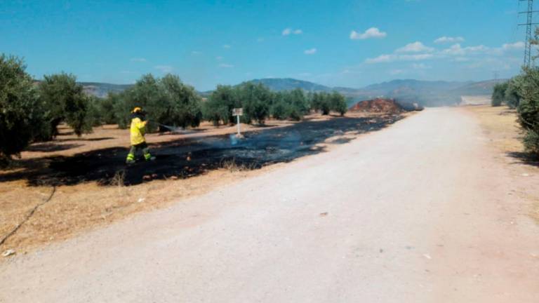 Incendio de pasto en Arroyo del Ojanco Incendio de pasto en Arroyo del Ojanco