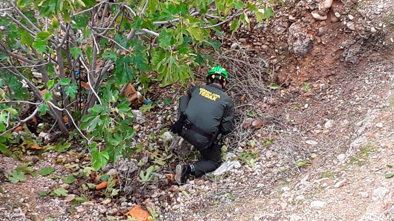La Guardia Civil desactiva en Lopera un proyectil intacto La Guardia Civil desactiva en Lopera un proyectil intacto