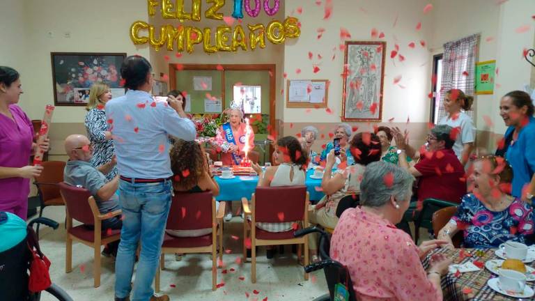 Un cumpleaños centenario Un cumpleaños centenario