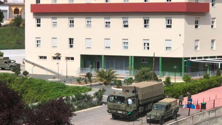 La Brigada Guzmán el Bueno X desinfecta la residencia Luz de Mágina y el centro de salud de Cambil La Brigada Guzmán el Bueno X desinfecta la residencia Luz de Mágina y el centro de salud de Cambil