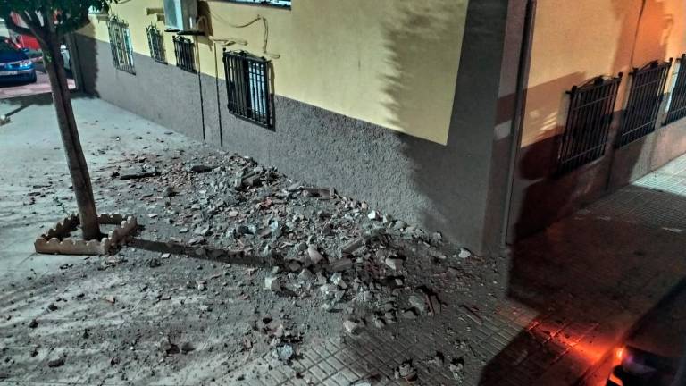 Gran susto en Peñamefecit tras la caída de una cornisa Gran susto en Peñamefecit tras la caída de una cornisa