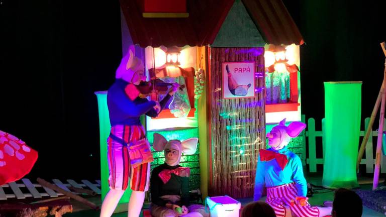 Los tres cerditos llegan al Festival de Navas de San Juan para deleitar a los niños Los tres cerditos llegan al Festival de Navas de San Juan para deleitar a los niños