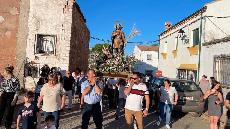 La magia del desfile procesional de San Isidro en Guadalén La magia del desfile procesional de San Isidro en Guadalén