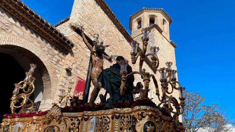 La Clemencia detiene su itinerario y entra en la Catedral de Jaén La Clemencia detiene su itinerario y entra en la Catedral de Jaén