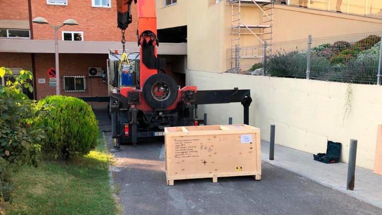 El Hospital de Jaén recibe el nuevo acelerador lineal para tratar el cáncer