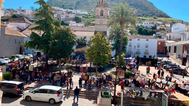 La Asociación Rastros del Sur se marcha del mercadillo de la Plaza La Asociación Rastros del Sur se marcha del mercadillo de la Plaza