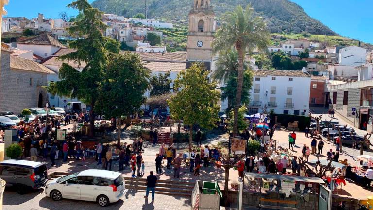 La Asociación Rastros del Sur se marcha del mercadillo de la Plaza