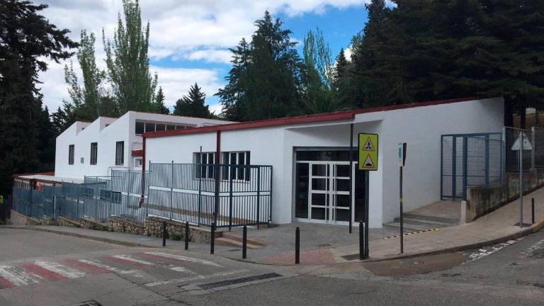 La Junta destina este curso seis millones de euros a mejorar instalaciones educativas La Junta destina este curso seis millones de euros a mejorar instalaciones educativas