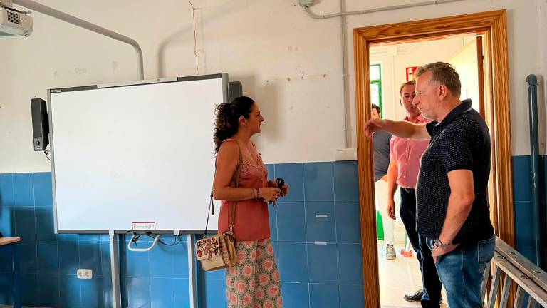 Intervención con labores de pintura en el colegio de Las Infantas Intervención con labores de pintura en el colegio de Las Infantas