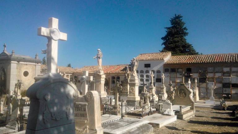 En libertad con cargos el acusado de profanar tres sepulturas en el cementerio de Andújar En libertad con cargos el acusado de profanar tres sepulturas en el cementerio de Andújar