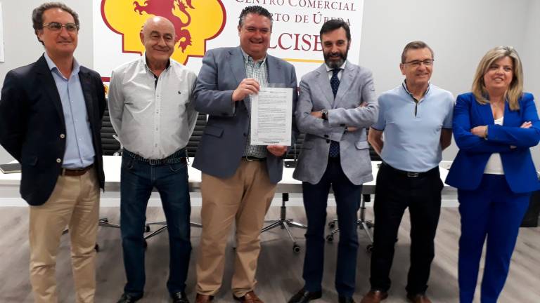 La Junta premia la labor del Centro Comercial Abierto de Úbeda La Junta premia la labor del Centro Comercial Abierto de Úbeda