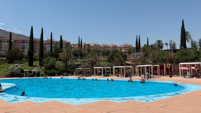 Un hombre sufre una parada cardíaca en la piscina de Las Fuentezuelas Un hombre sufre una parada cardíaca en la piscina de Las Fuentezuelas