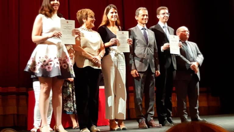 Premio Fin de Carrera a tres alumnos Premio Fin de Carrera a tres alumnos