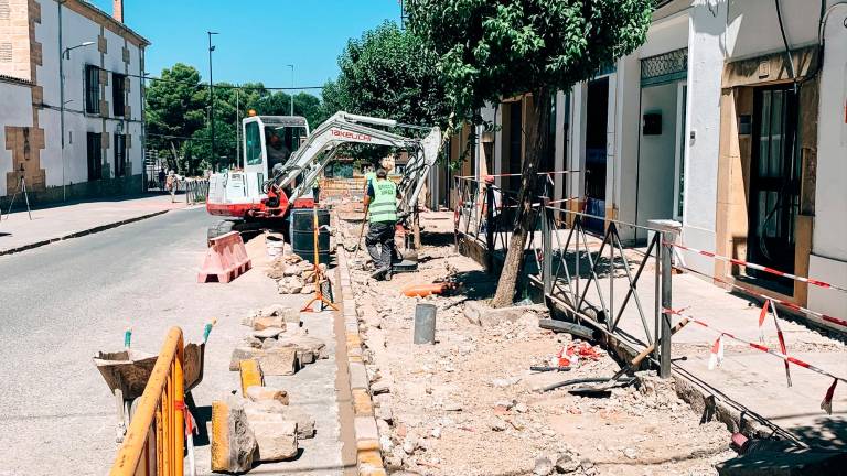 Las obras de la calle Andrés Segovia de Baeza avanzan a buen ritmo Las obras de la calle Andrés Segovia de Baeza avanzan a buen ritmo