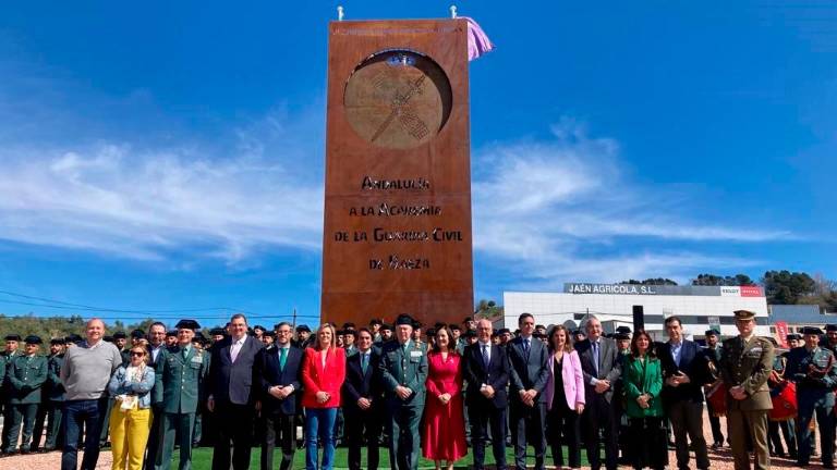 Baeza levanta un monumento a la Academia de la Guardia Civil Baeza levanta un monumento a la Academia de la Guardia Civil