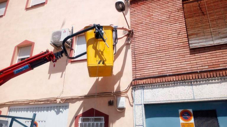 Apuesta por tecnología LED en el alumbrado huelmense Apuesta por tecnología LED en el alumbrado huelmense