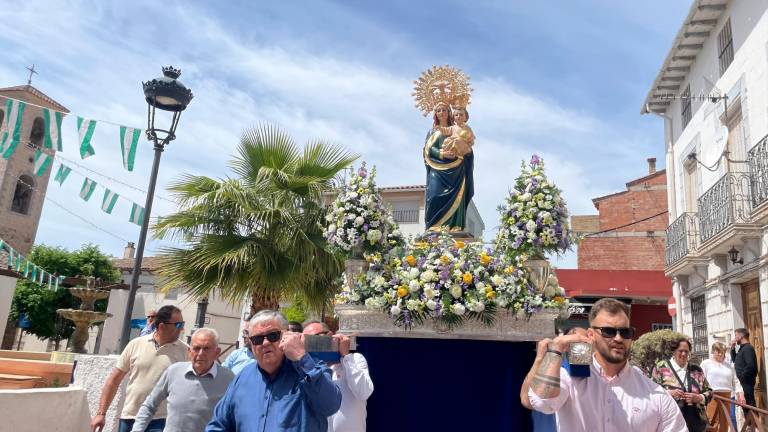 El más emotivo de los recibimientos en Torres de Albanchez a su patrona El más emotivo de los recibimientos en Torres de Albanchez a su patrona
