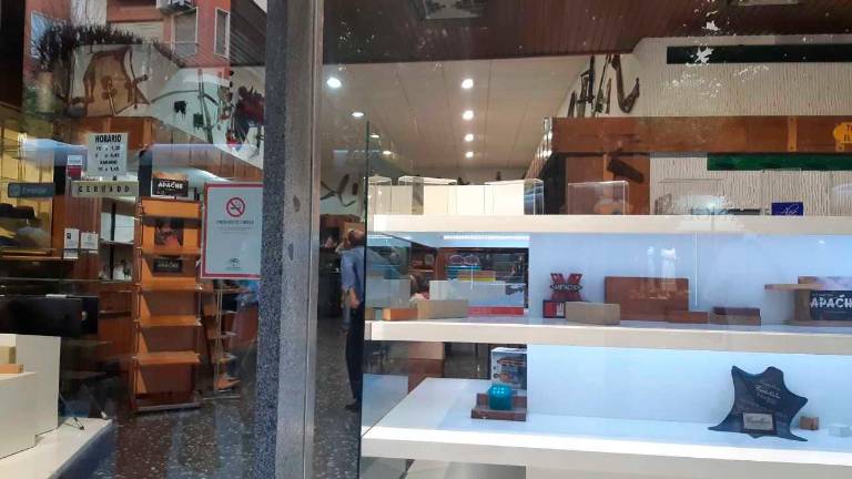 Cubero cierra sus puertas definitivamente y Pull & Bear se queda solo en La Loma Cubero cierra sus puertas definitivamente y Pull & Bear se queda solo en La Loma