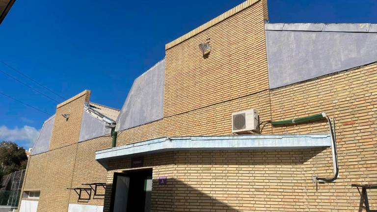 Cerrado el pabellón de La Salobreja por el preocupante desplazamiento de un muro Cerrado el pabellón de La Salobreja por el preocupante desplazamiento de un muro