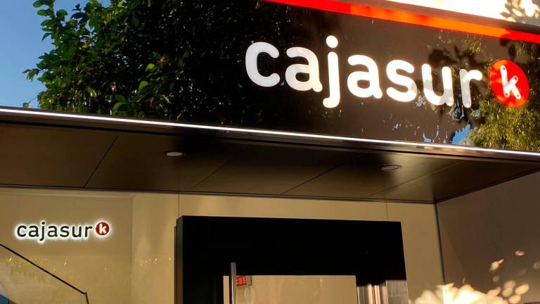 Cajasur firma con la mayoría sindical su primer convenio colectivo Cajasur firma con la mayoría sindical su primer convenio colectivo