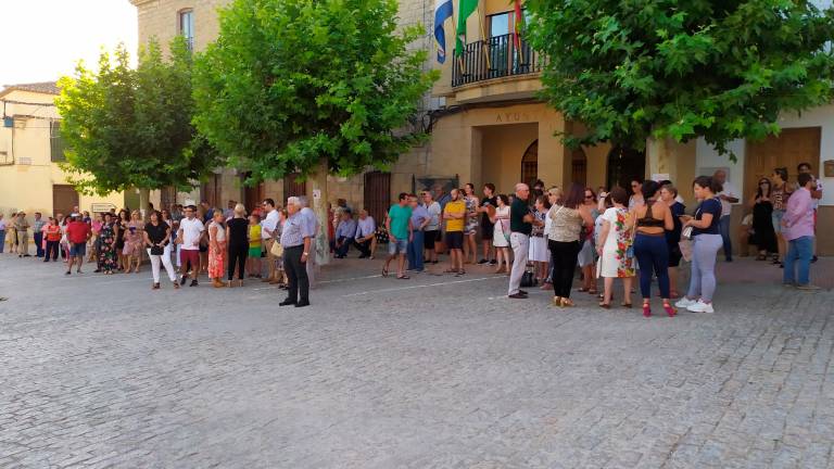 El pueblo se echa a la calle El pueblo se echa a la calle