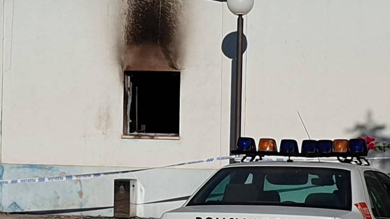 Los Bomberos extinguen un incendio en Onda Jaén Los Bomberos extinguen un incendio en Onda Jaén