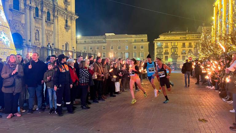 Abdessamad Oukhelfen y Mekedes Alemeshete se contagian de la magia de San Antón Abdessamad Oukhelfen y Mekedes Alemeshete se contagian de la magia de San Antón