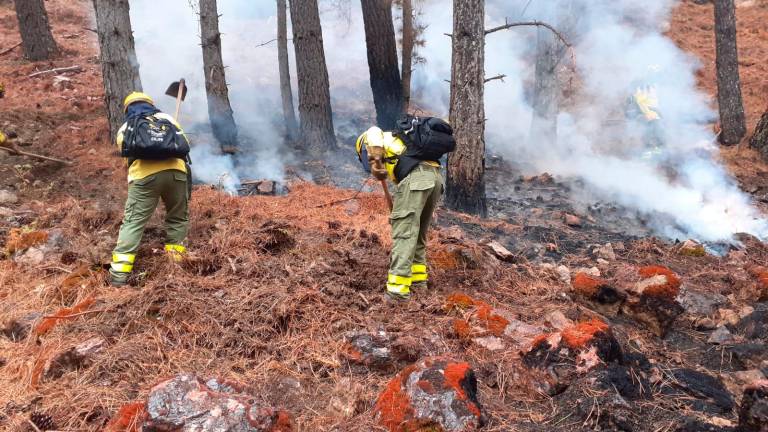 Controlado el incendio de Coto Ríos tras seis días de trabajo de los bomberos forestales en un terreno difícil Controlado el incendio de Coto Ríos tras seis días de trabajo de los bomberos forestales en un terreno difícil