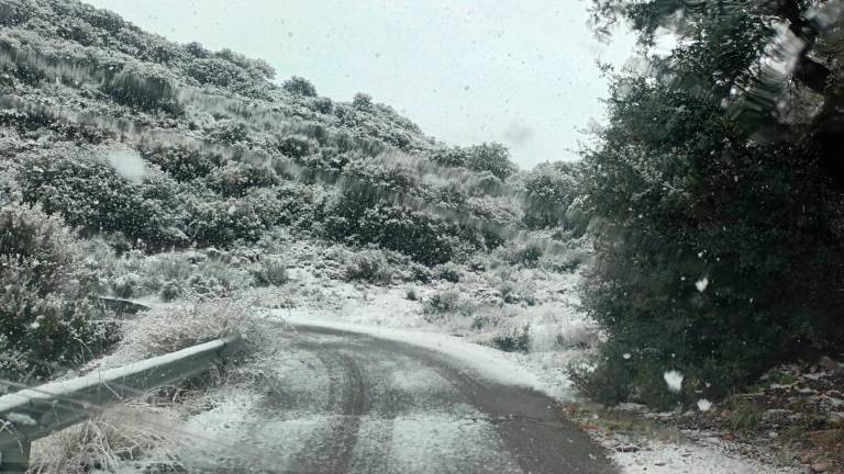 La primavera devuelve la nieve a las sierras La primavera devuelve la nieve a las sierras