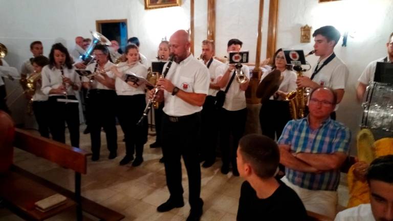 Los garcileños se rinden ante la patrona en su salida anual Los garcileños se rinden ante la patrona en su salida anual