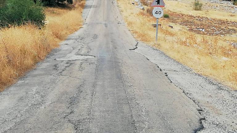 Indignación por el estado del carril de los Petrolos Indignación por el estado del carril de los Petrolos