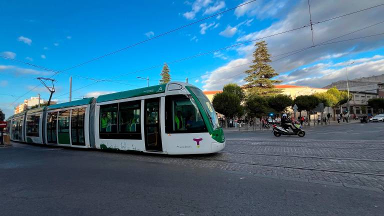 Continúan las pruebas del tranvía: Esta vez con la regularización semafórica Continúan las pruebas del tranvía: Esta vez con la regularización semafórica