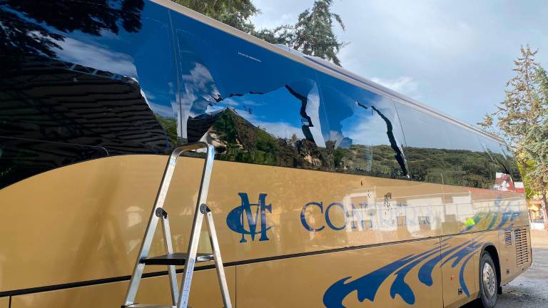 La rotura de las lunas de un autobús de escolar en Frailes fue con disparos La rotura de las lunas de un autobús de escolar en Frailes fue con disparos