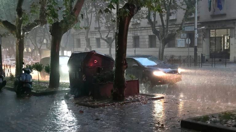 El cielo se rompe en Jaén y la noche encara un auténtico diluvio El cielo se rompe en Jaén y la noche encara un auténtico diluvio