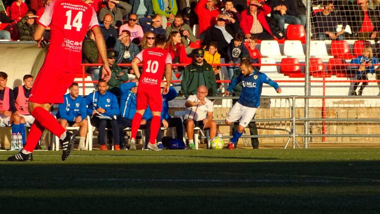 Chendo sigue su idilio con el gol y decide en Torreperogil Chendo sigue su idilio con el gol y decide en Torreperogil