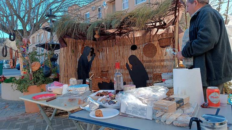 Los vecinos dejan Huelma de dulce para Navidad Los vecinos dejan Huelma de dulce para Navidad