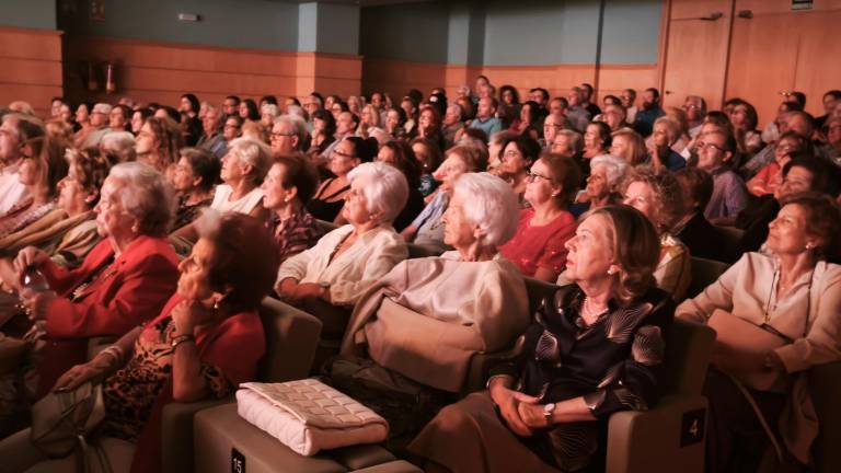 La zarzuela “La del manojo de rosas” llena el Teatro Darymelia La zarzuela “La del manojo de rosas” llena el Teatro Darymelia
