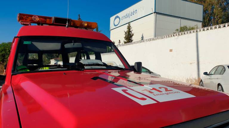 Los Bomberos extinguen un incendio en Onda Jaén Los Bomberos extinguen un incendio en Onda Jaén