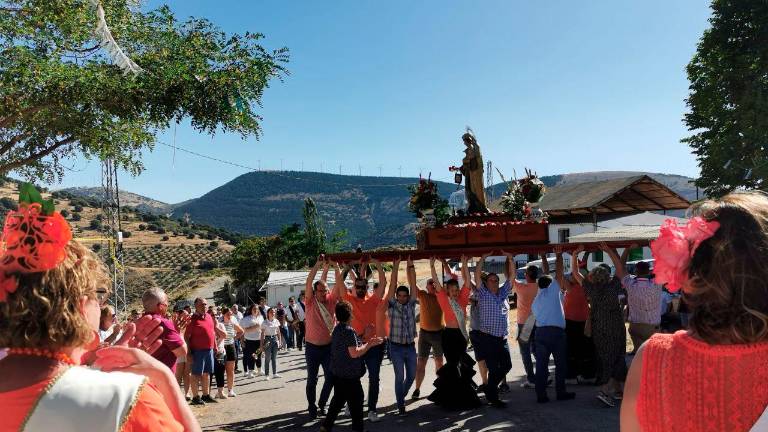 La Banda de Hoya del Salobral le toca de rodillas a la Virgen del Carmen La Banda de Hoya del Salobral le toca de rodillas a la Virgen del Carmen