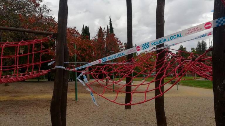 La Policía precinta una zona de juegos en Ciudad de los Niños