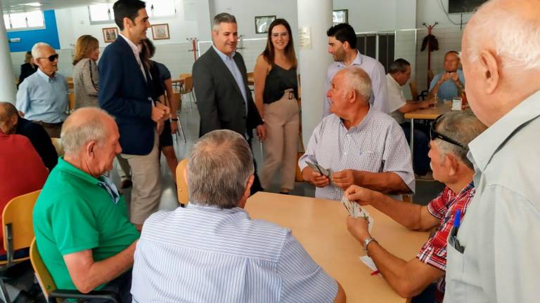 Igualdad destina casi un millón de euros a ayuntamientos y Diputación para el personal en dependencia Igualdad destina casi un millón de euros a ayuntamientos y Diputación para el personal en dependencia