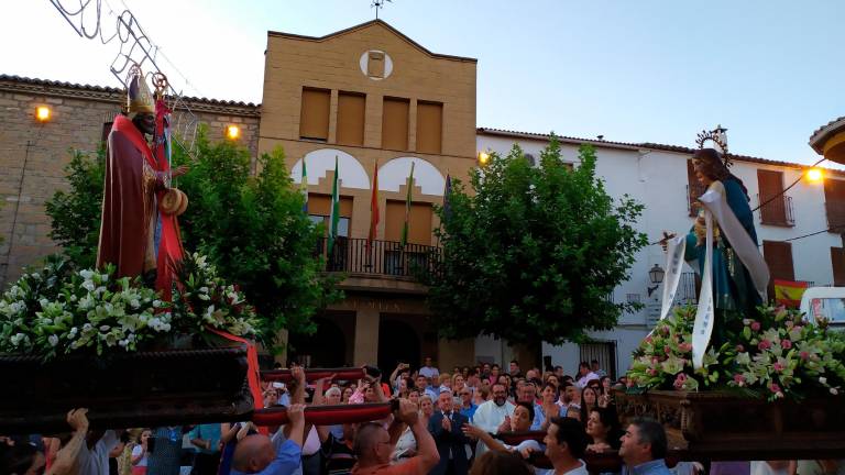 El pueblo se echa a la calle El pueblo se echa a la calle