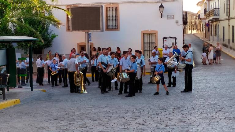 El pueblo se echa a la calle El pueblo se echa a la calle