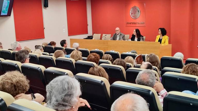 “UJA Talento Sénior” comparte la transformación educativa del siglo XX “UJA Talento Sénior” comparte la transformación educativa del siglo XX