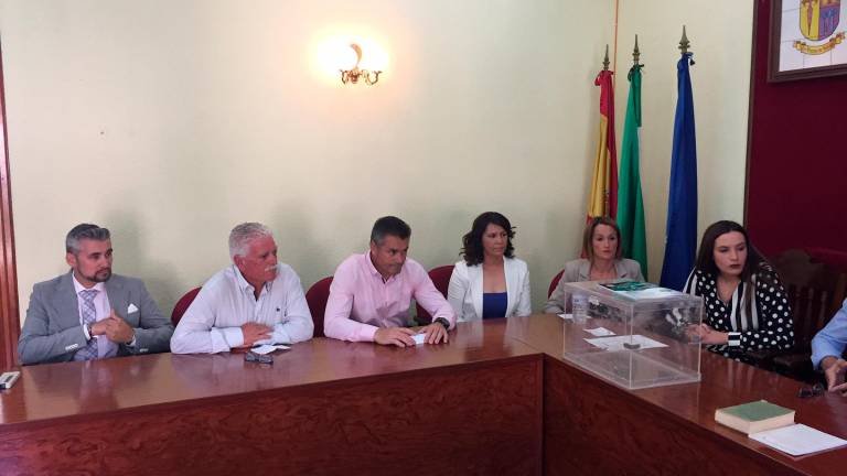 El PP acusa al PSOE de mentir sobre los sueldos El PP acusa al PSOE de mentir sobre los sueldos