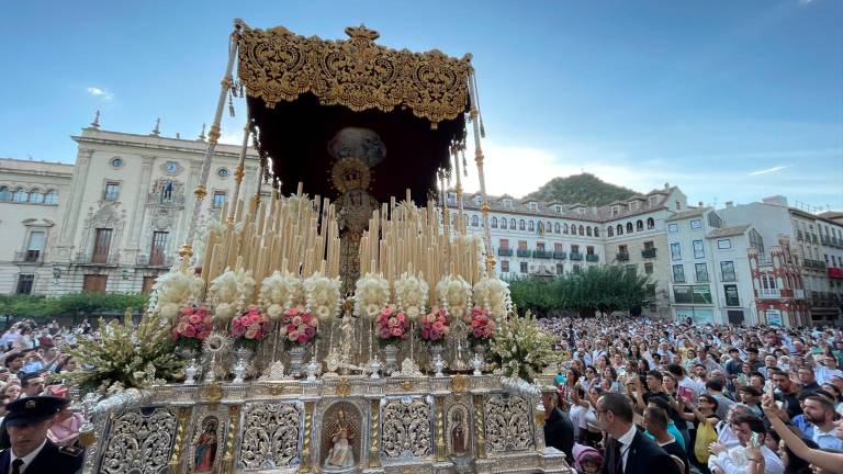 Extraordinaria procesión de la Virgen de la Amargura Extraordinaria procesión de la Virgen de la Amargura