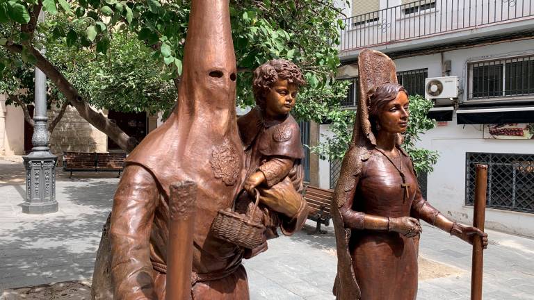 Jaén ya disfruta del Monumento a los Cofrades en la calle Colón Jaén ya disfruta del Monumento a los Cofrades en la calle Colón