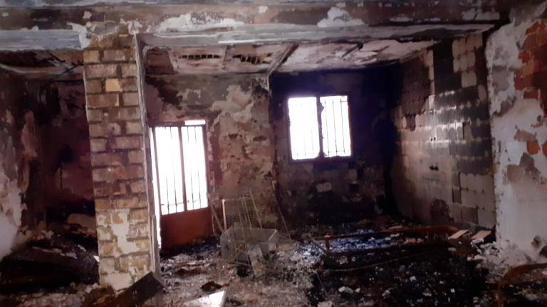 La casa incendiada en la calle Veracruz se hallaba okupada La casa incendiada en la calle Veracruz se hallaba okupada