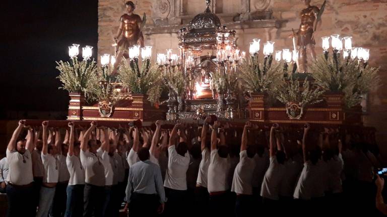 Homenajes, tradiciones y festejos Homenajes, tradiciones y festejos