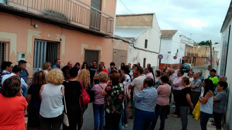 Villargordo lucha para parar un desahucio Villargordo lucha para parar un desahucio